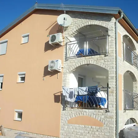 Charmante Mit Balkon Apartment *