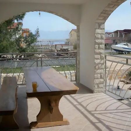 Charmante Mit Balkon Vir